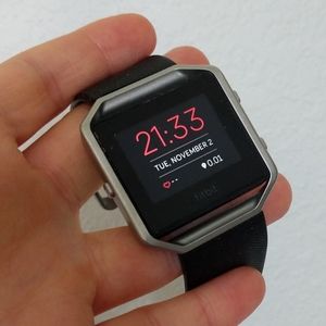 fitbit blaze silver frame with small black wrist strap